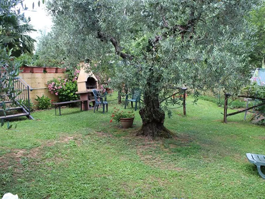 Immagine 3 di Casa colonica in vendita  a Lamporecchio