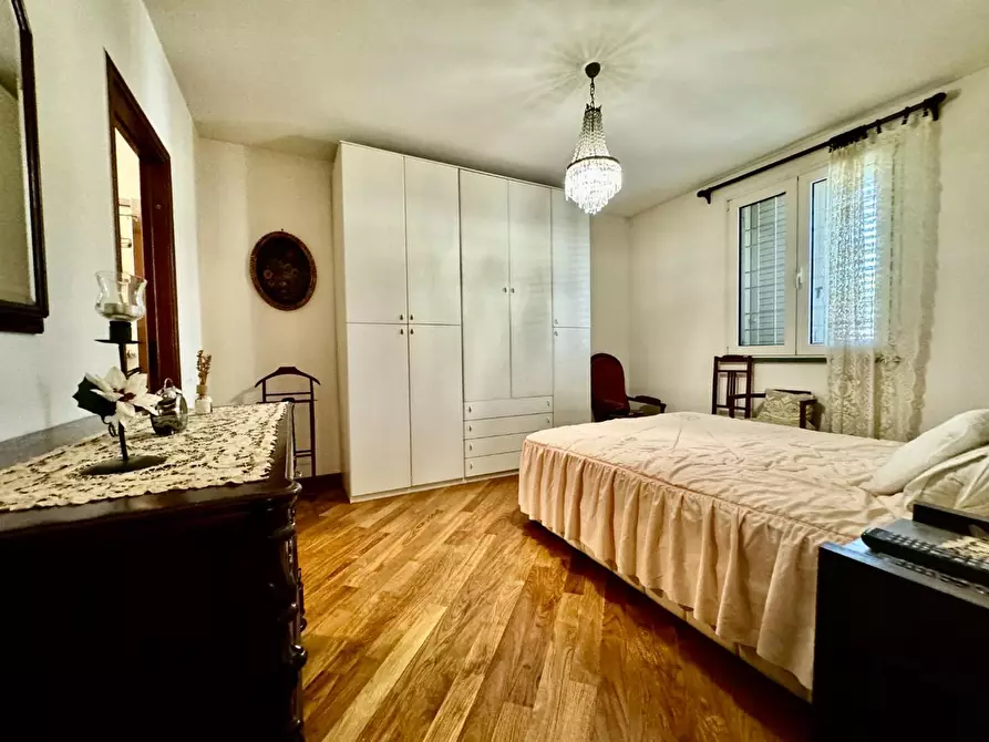 Immagine 8 di Villa in vendita  a Pontedera