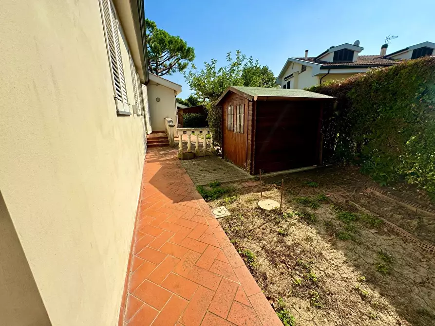 Immagine 14 di Villa in vendita  a Pontedera