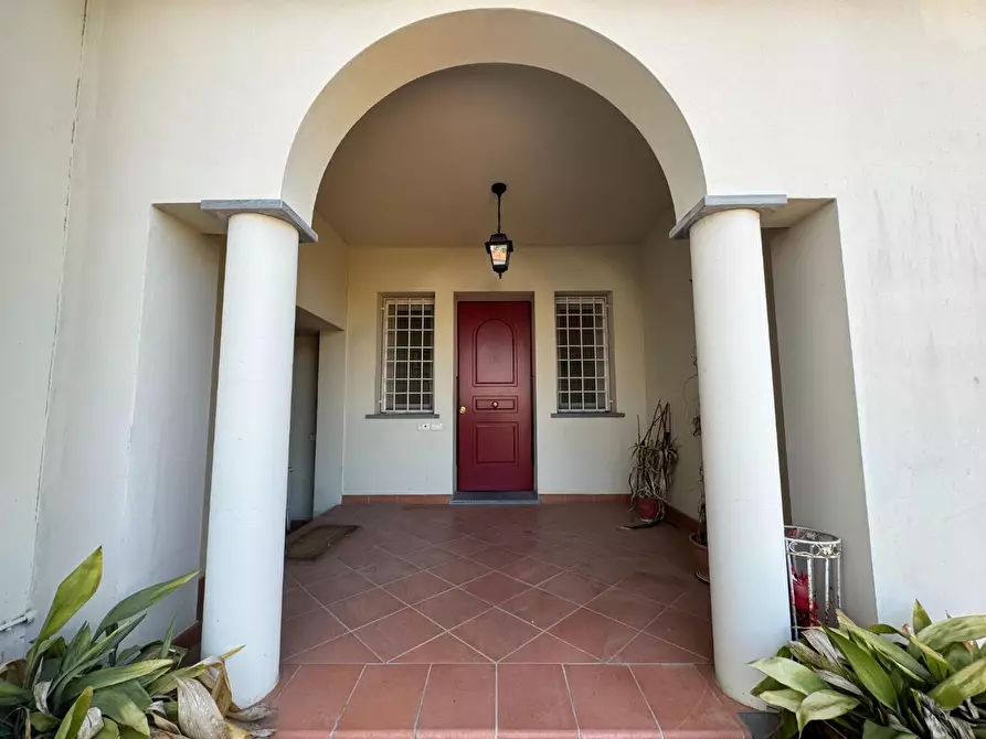 Immagine 3 di Villa in vendita  a Pontedera