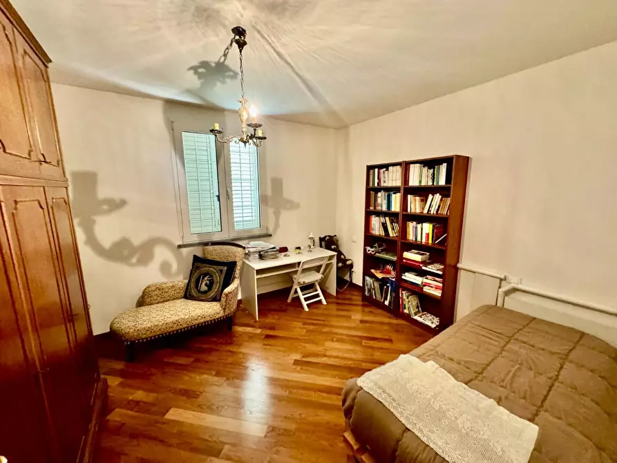 Immagine 9 di Villa in vendita  a Pontedera