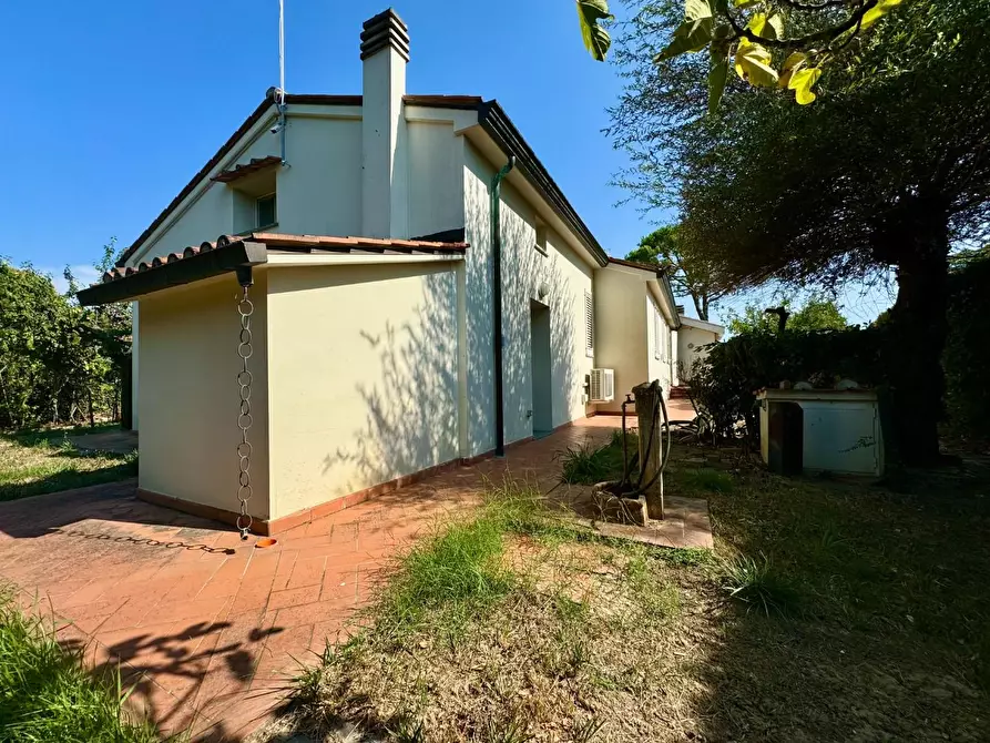 Immagine 12 di Villa in vendita  a Pontedera