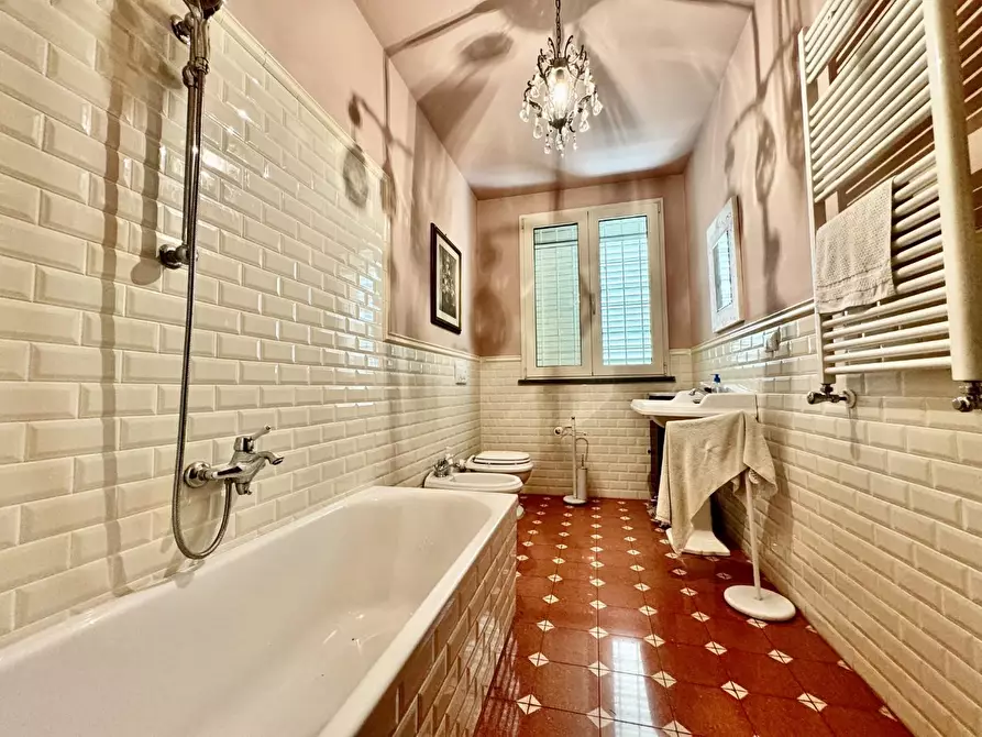 Immagine 11 di Villa in vendita  a Pontedera