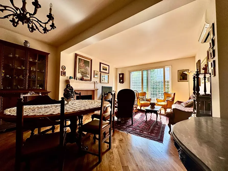 Immagine 4 di Villa in vendita  a Pontedera