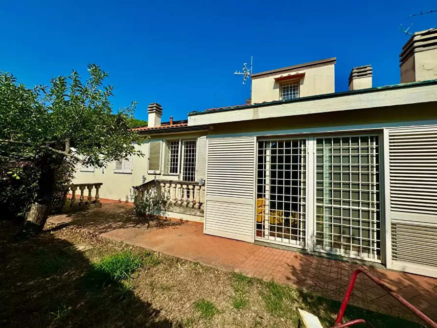 Immagine 16 di Villa in vendita  a Pontedera