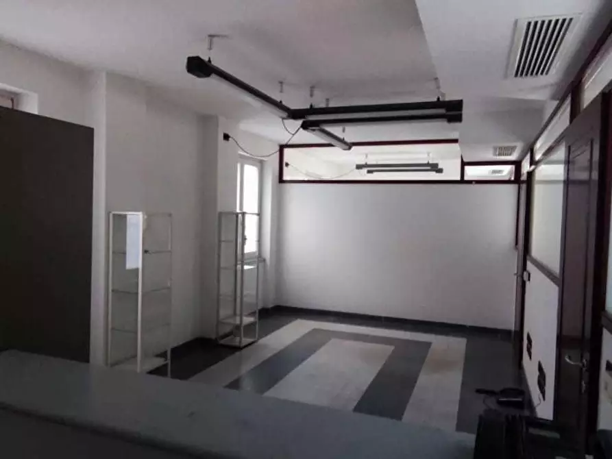 Immagine 3 di Ufficio in affitto  a Massa