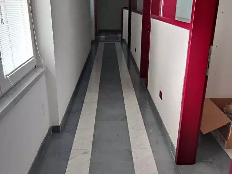 Immagine 5 di Ufficio in affitto  a Massa