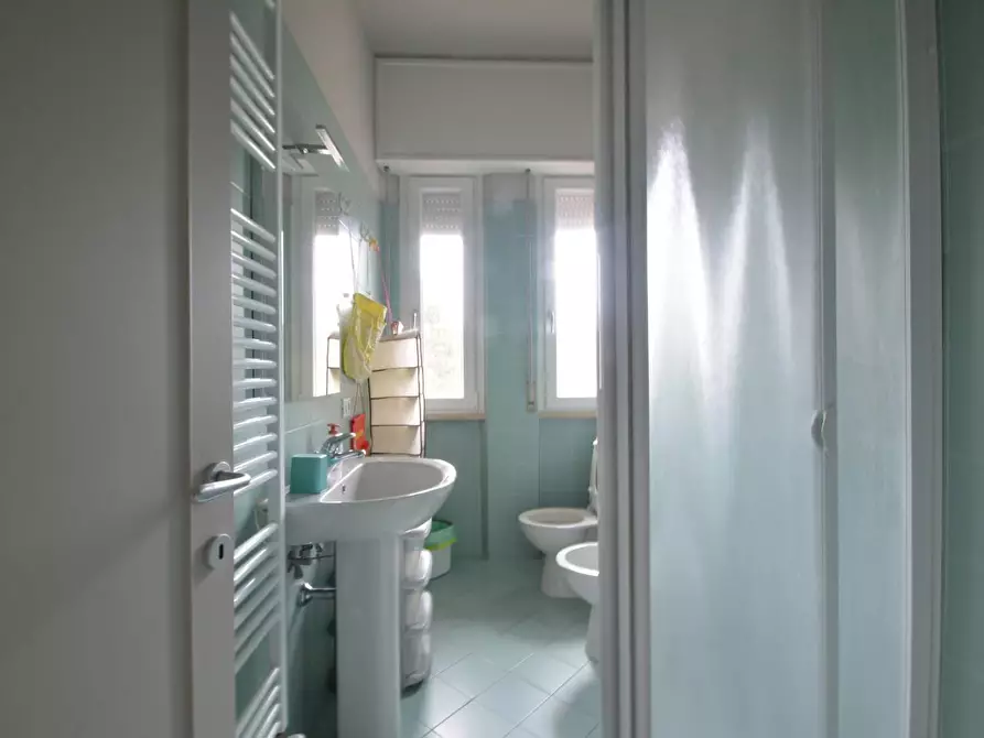 Immagine 13 di Appartamento in vendita  a Lucca