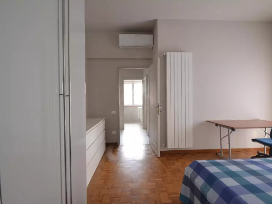 Immagine 18 di Appartamento in vendita  a Lucca