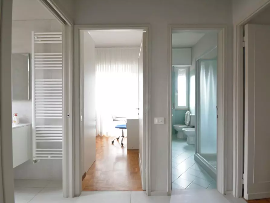 Immagine 19 di Appartamento in vendita  a Lucca