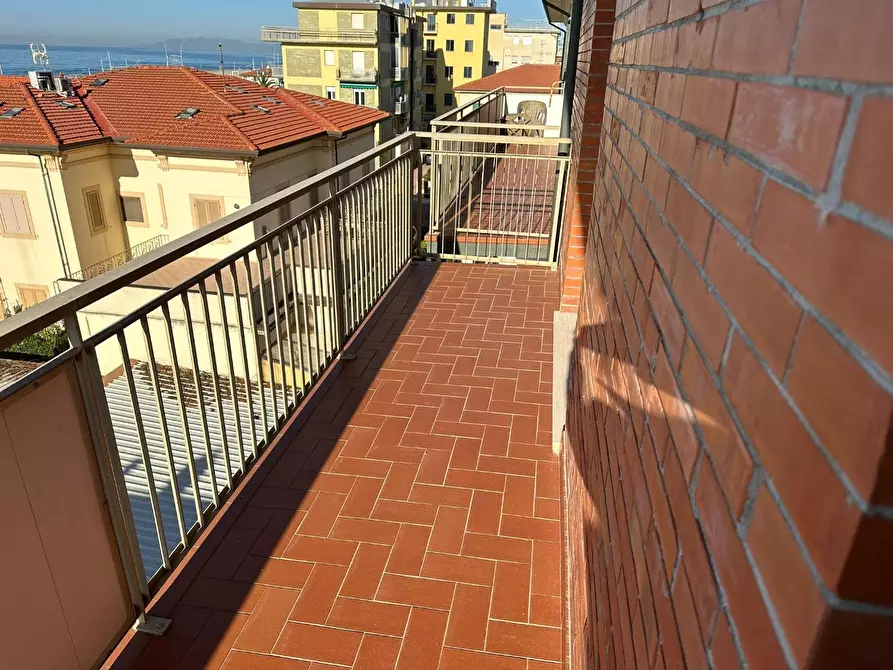 Immagine 10 di Mansarda in vendita  a Camaiore