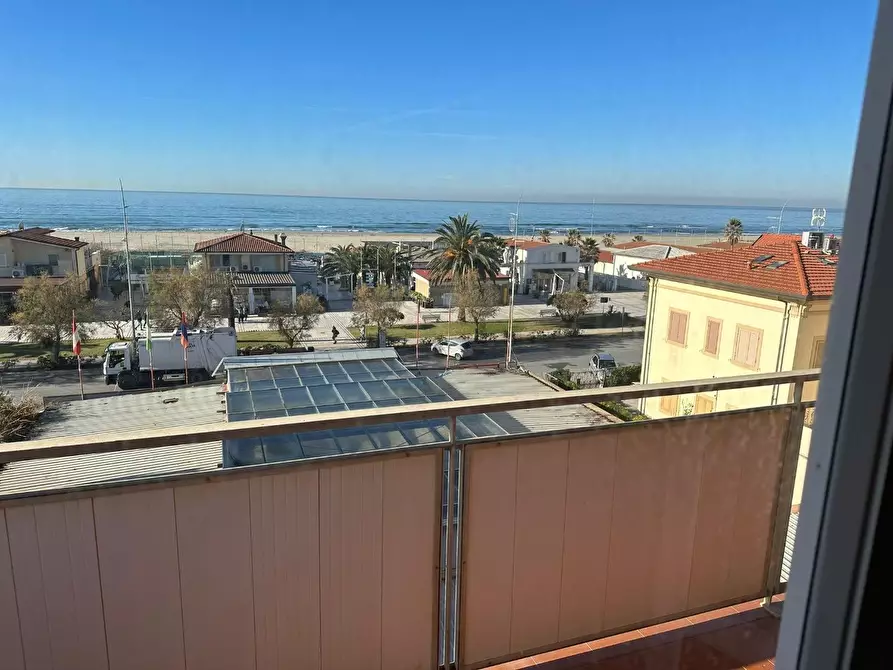 Immagine 11 di Mansarda in vendita  a Camaiore