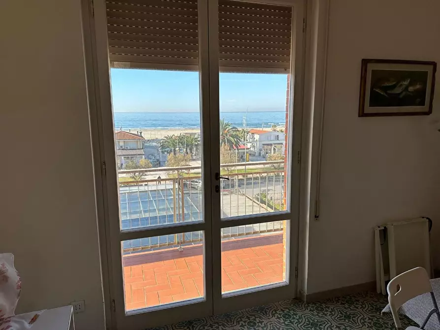 Immagine 2 di Mansarda in vendita  a Camaiore