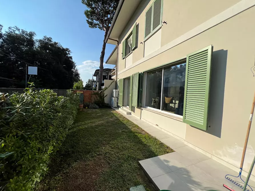 Immagine 29 di Casa bifamiliare in vendita  a Pietrasanta