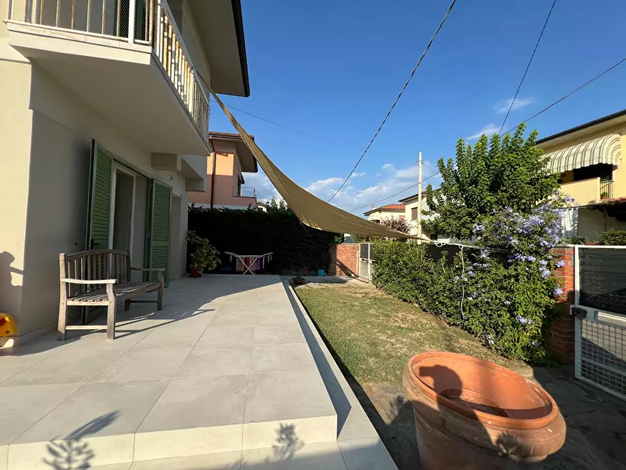 Immagine 25 di Casa bifamiliare in vendita  a Pietrasanta