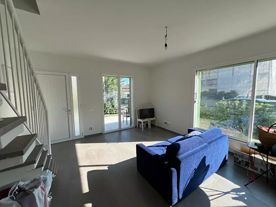 Immagine 8 di Casa bifamiliare in vendita  a Pietrasanta