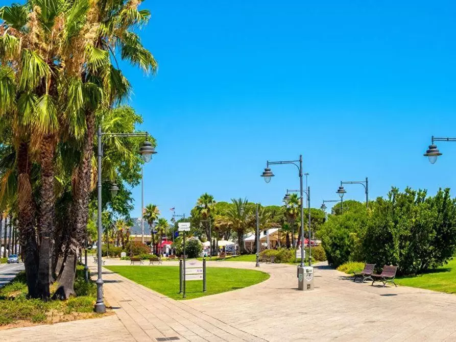 Immagine 1 di Porzione di casa in vendita  a Olbia