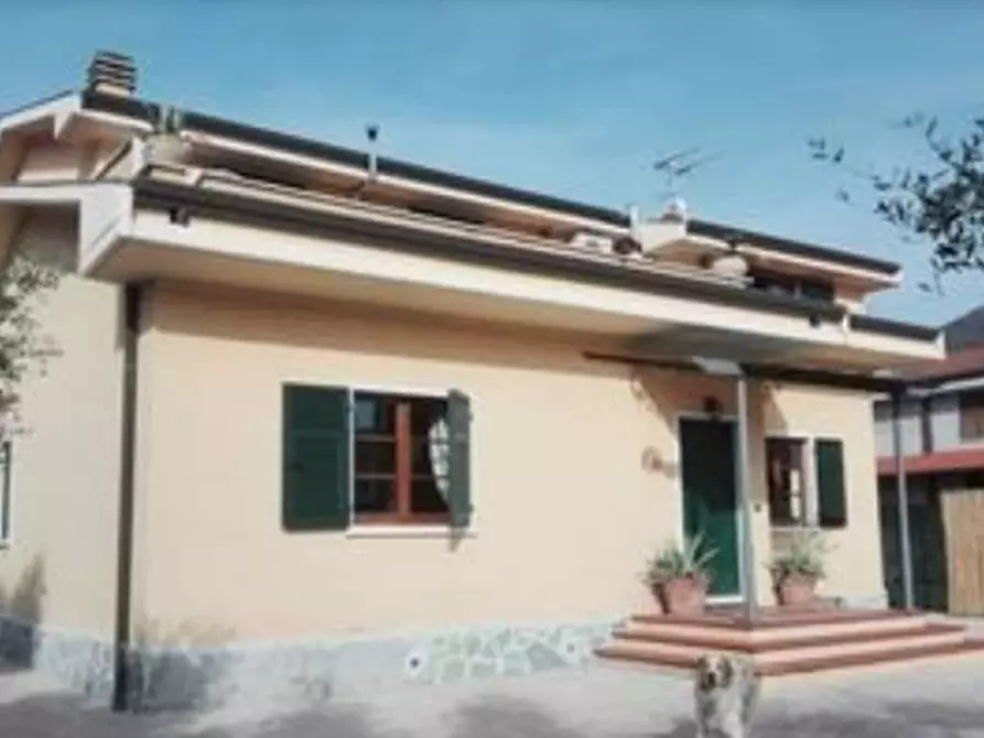 Immagine 3 di Villa in vendita  a Carrara