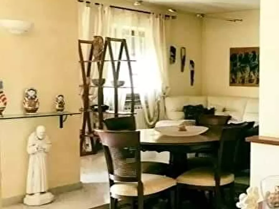 Immagine 8 di Villa in vendita  a Carrara