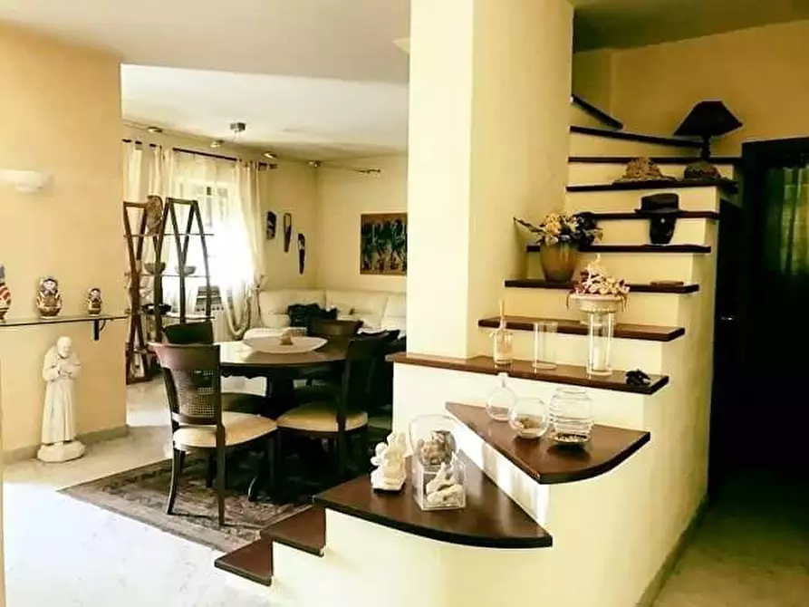 Immagine 9 di Villa in vendita  a Carrara