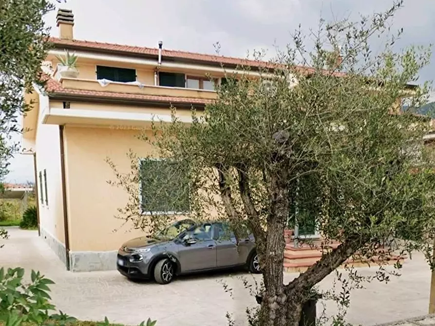 Immagine 1 di Villa in vendita  a Carrara