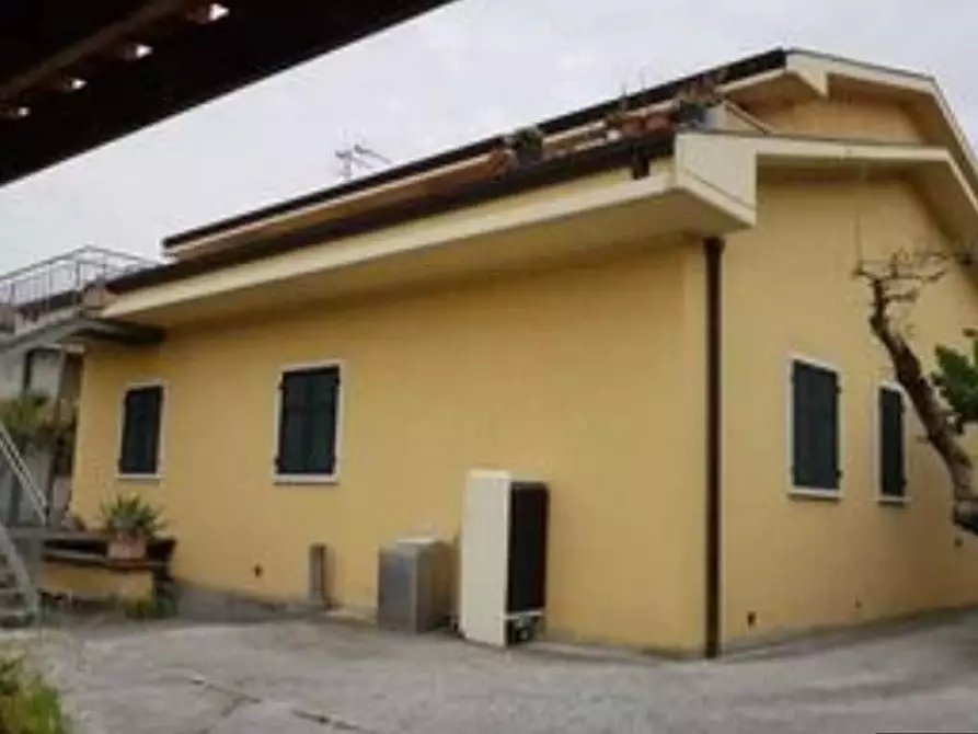 Immagine 2 di Villa in vendita  a Carrara
