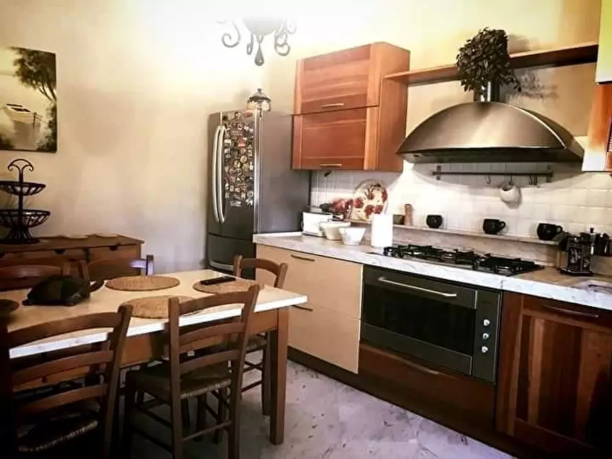 Immagine 11 di Villa in vendita  a Carrara