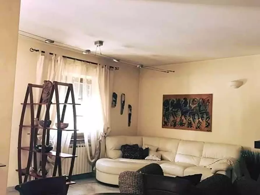 Immagine 7 di Villa in vendita  a Carrara