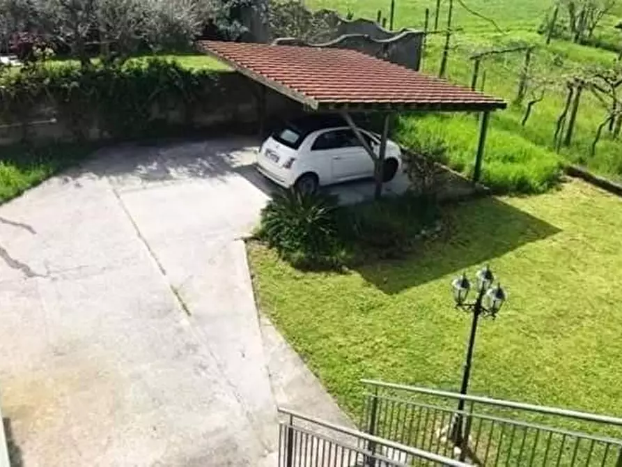 Immagine 5 di Villa in vendita  a Carrara