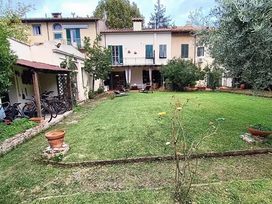 Immagine 21 di Palazzo in vendita  a Pisa