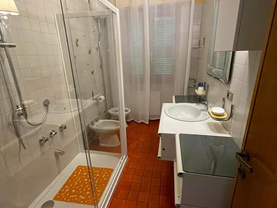 Immagine 10 di Casa bifamiliare in affitto  a Montignoso