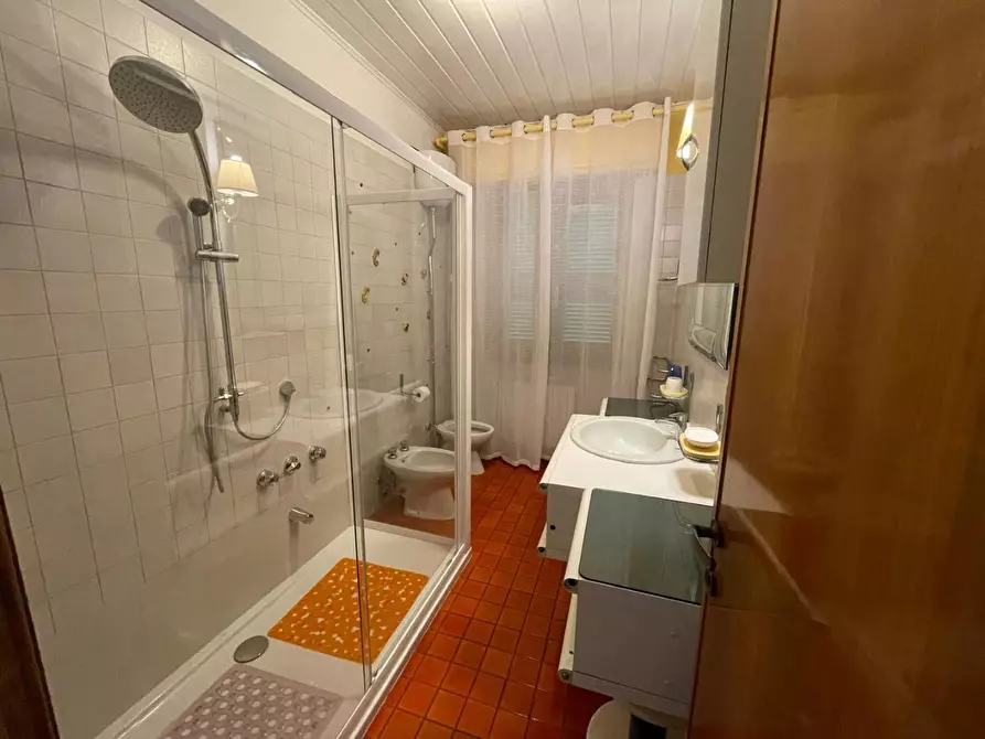 Immagine 9 di Casa bifamiliare in affitto  a Montignoso