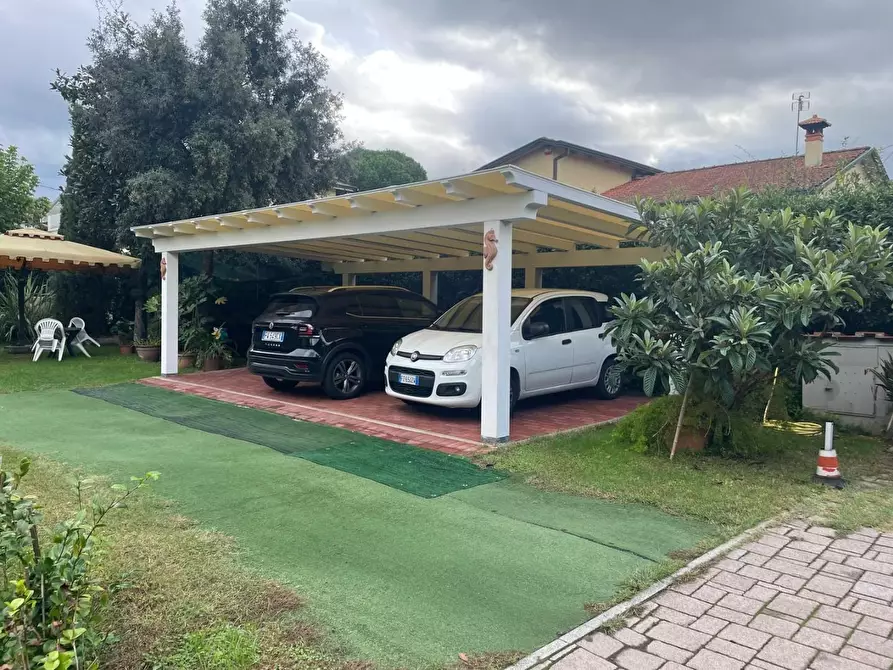 Immagine 13 di Casa bifamiliare in affitto  a Montignoso