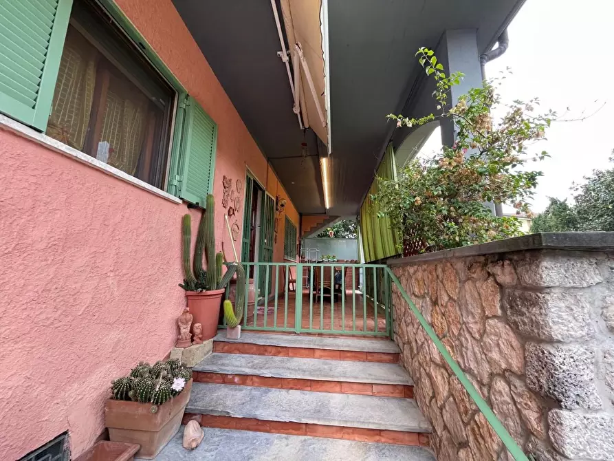 Immagine 1 di Casa bifamiliare in affitto  a Montignoso