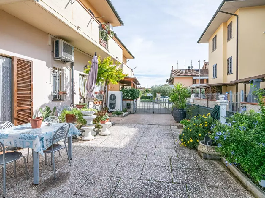 Immagine 2 di Villetta a schiera in vendita  a Bientina