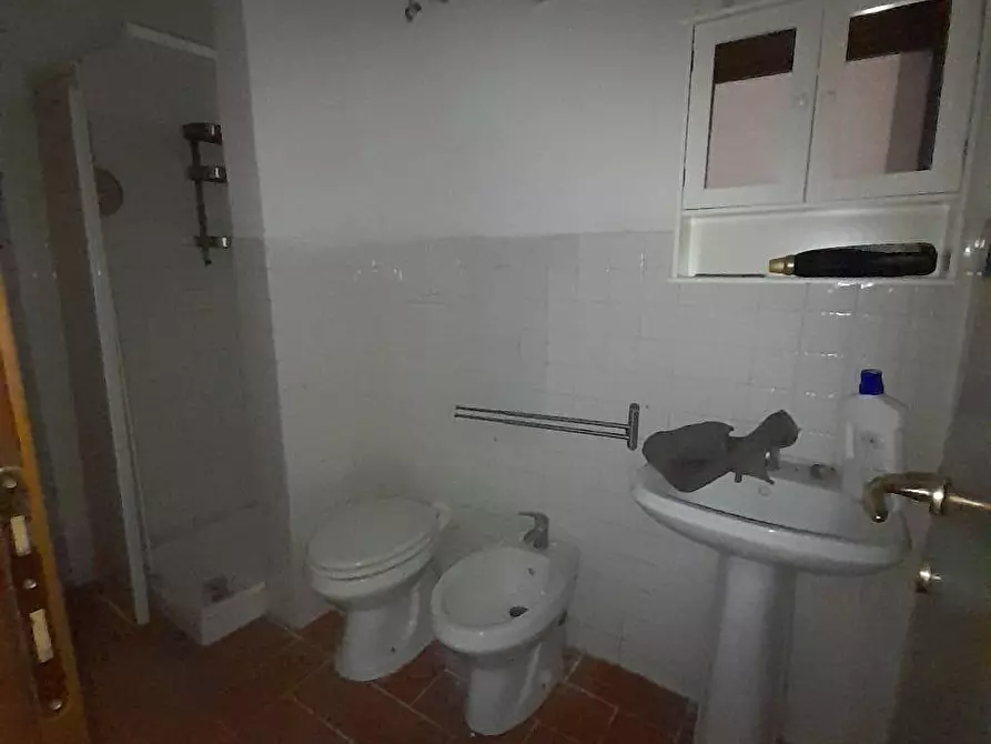 Immagine 5 di Locale commerciale in vendita  a Livorno