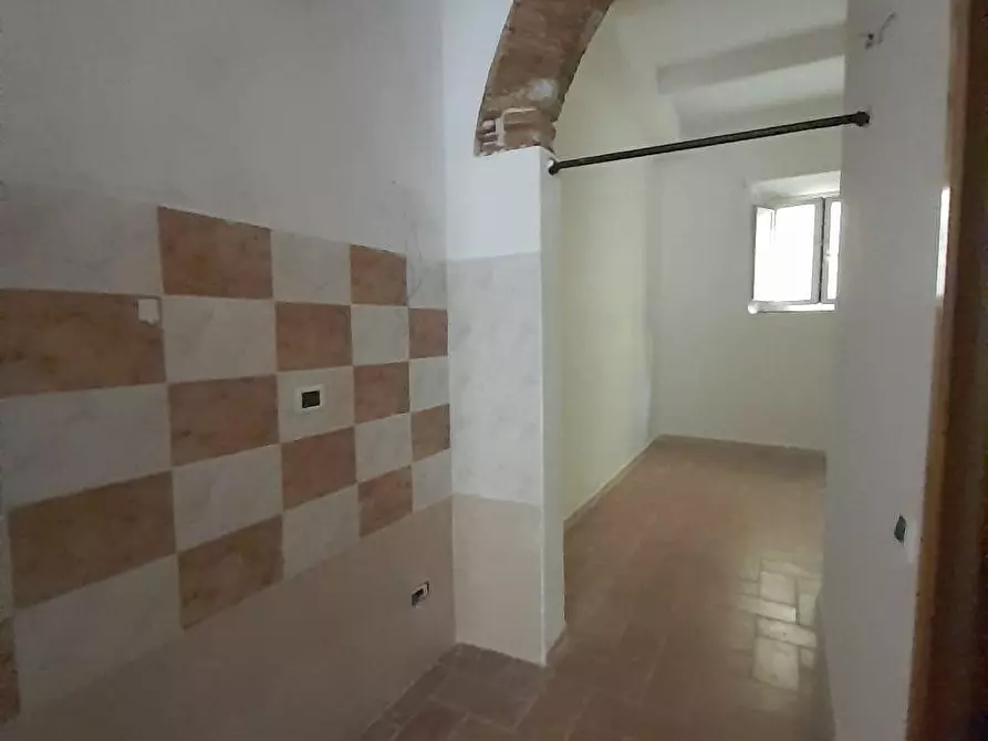 Immagine 2 di Locale commerciale in vendita  a Livorno