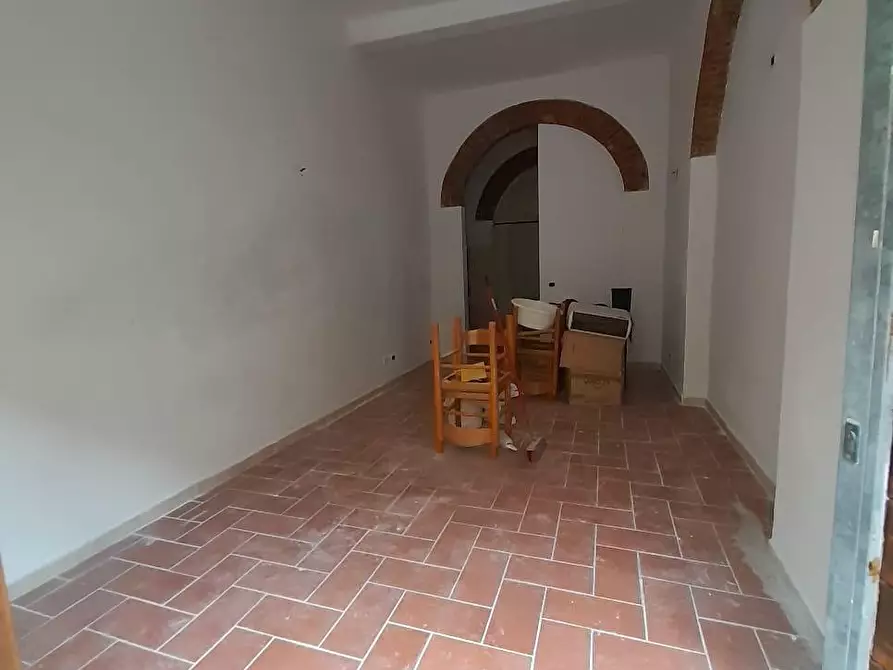 Immagine 3 di Locale commerciale in vendita  a Livorno