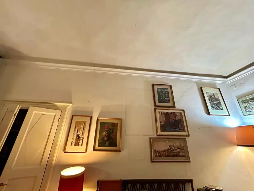 Immagine 13 di Appartamento in vendita  a Siena