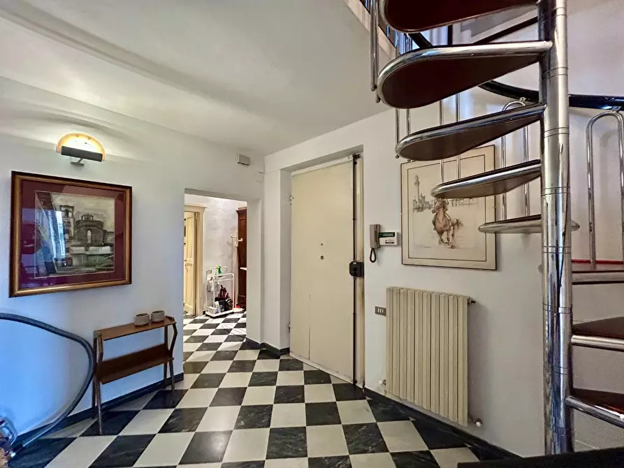 Immagine 15 di Appartamento in vendita  a Siena