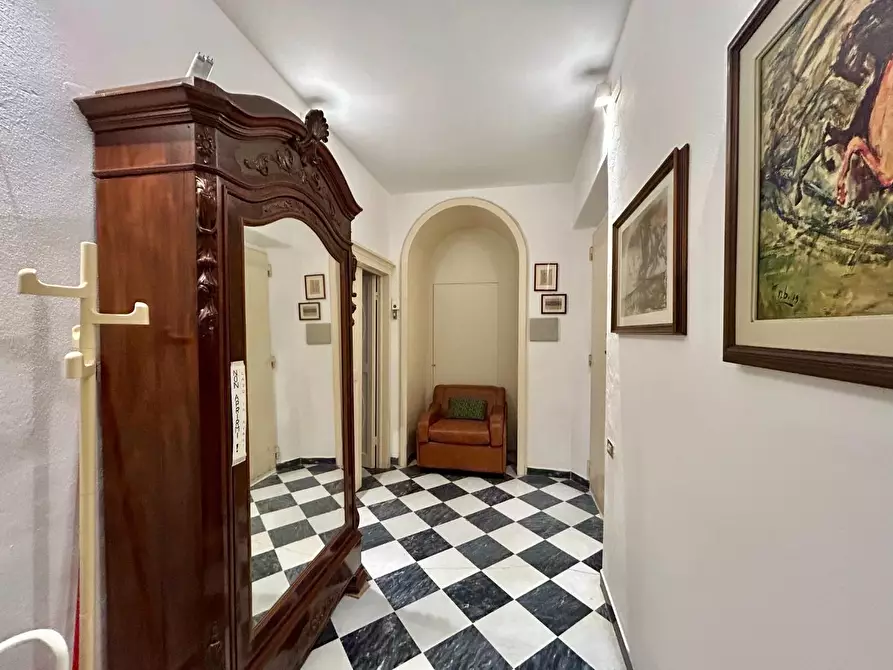 Immagine 11 di Appartamento in vendita  a Siena