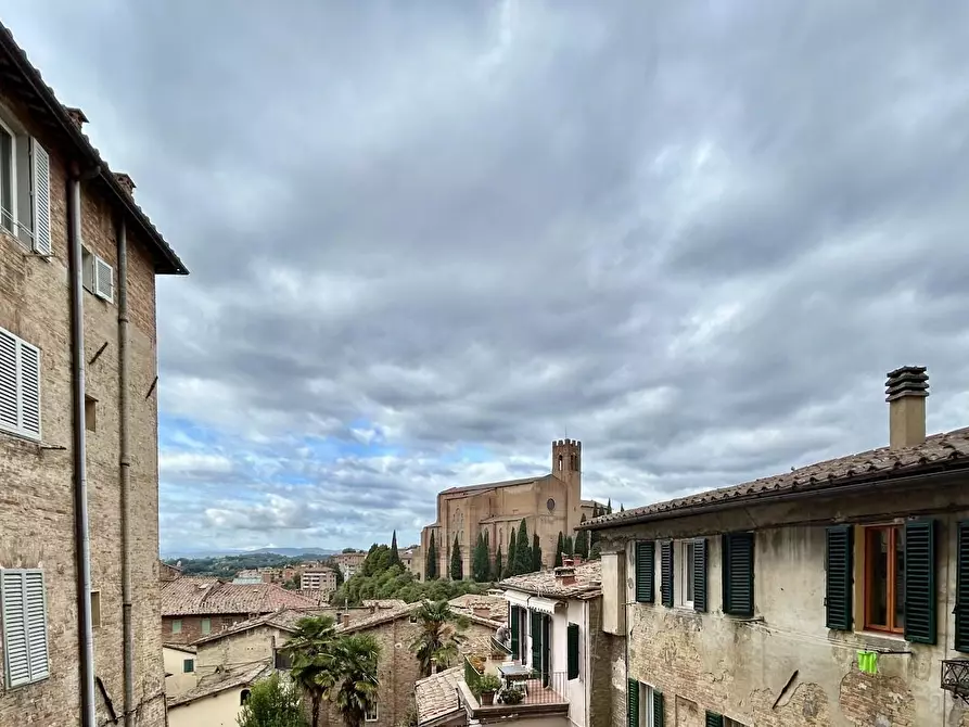 Immagine 5 di Appartamento in vendita  a Siena
