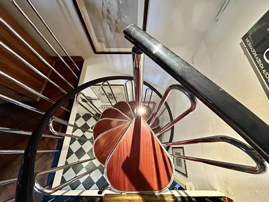 Immagine 17 di Appartamento in vendita  a Siena