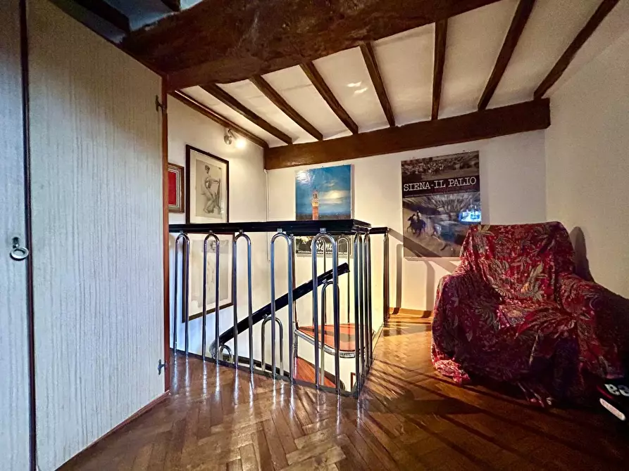 Immagine 16 di Appartamento in vendita  a Siena
