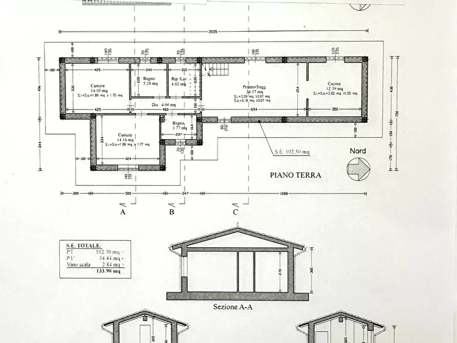 Immagine 1 di Villa in vendita  a Capannori