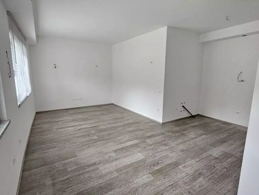 Immagine 2 di Appartamento in vendita  a Massa