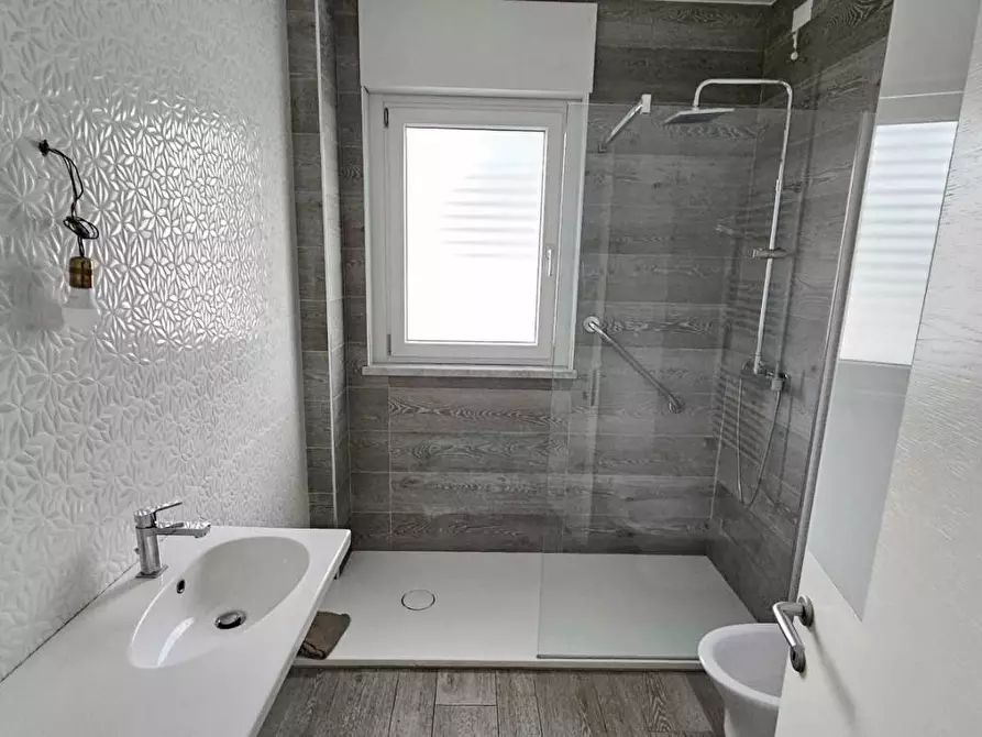 Immagine 11 di Appartamento in vendita  a Massa