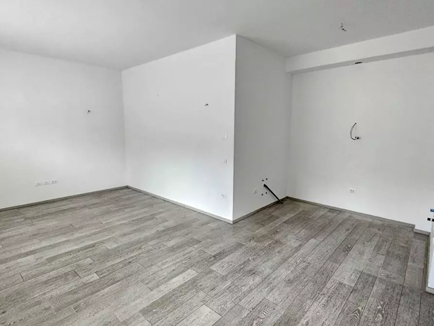 Immagine 3 di Appartamento in vendita  a Massa