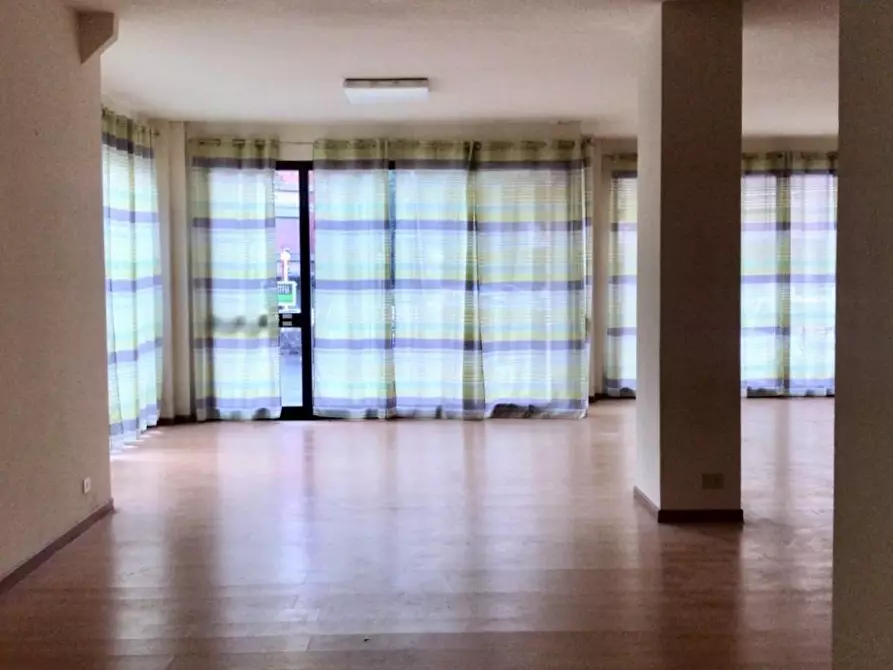 Immagine 3 di Negozio in affitto  a Chianciano Terme