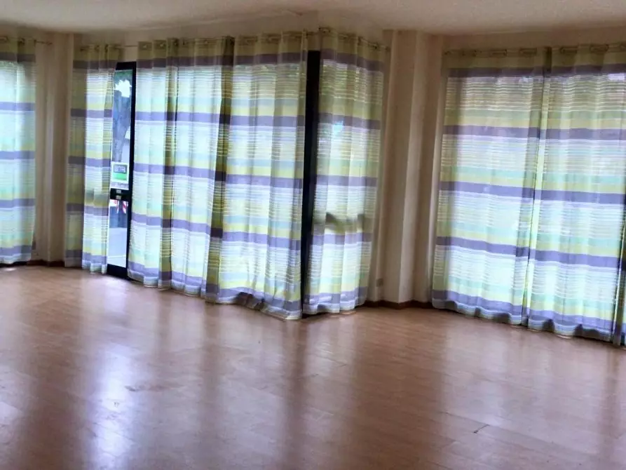 Immagine 2 di Negozio in affitto  a Chianciano Terme